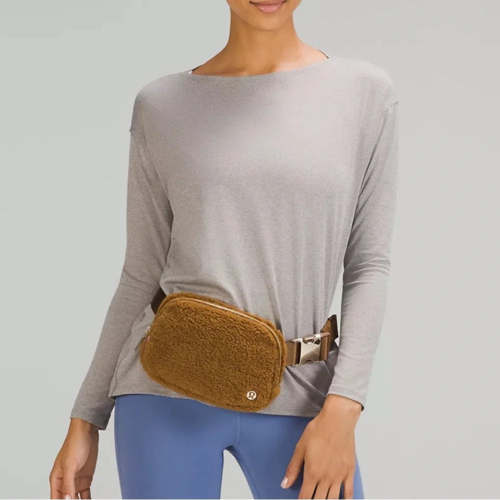 FIRM! lululemon Fleece Everywhere Belt Bag 1L (Brown) - Picture 3 of 11